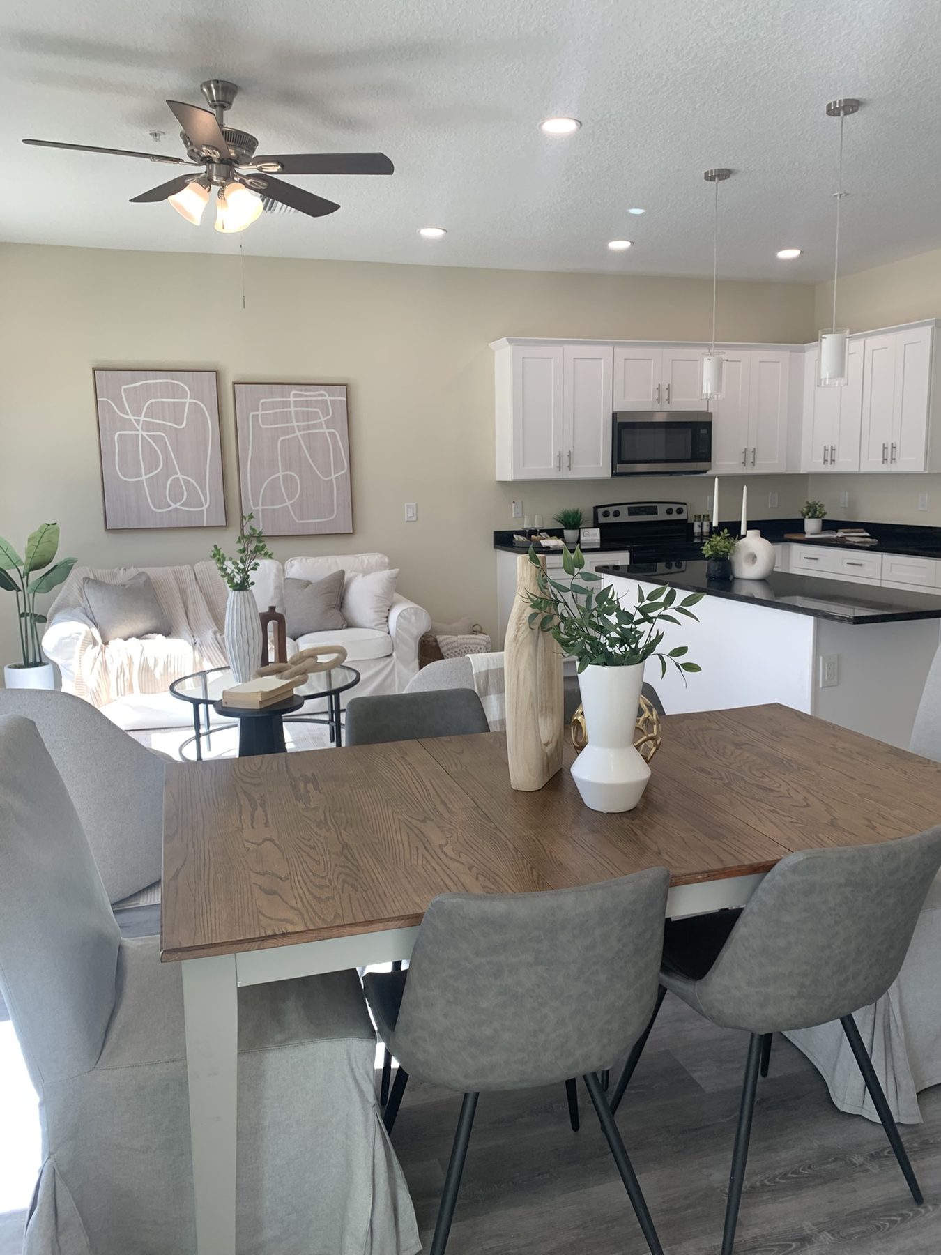 Gardens at Diana Point — Living and Dining Area